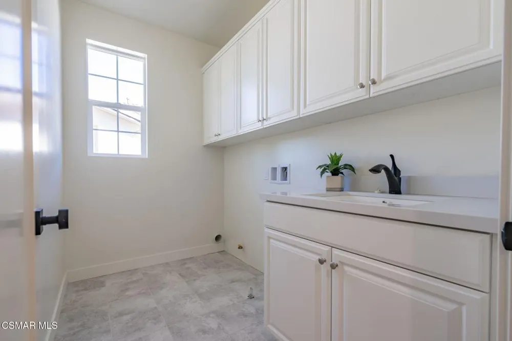 4679 Summit Avenue Simi Valley, CA 93063