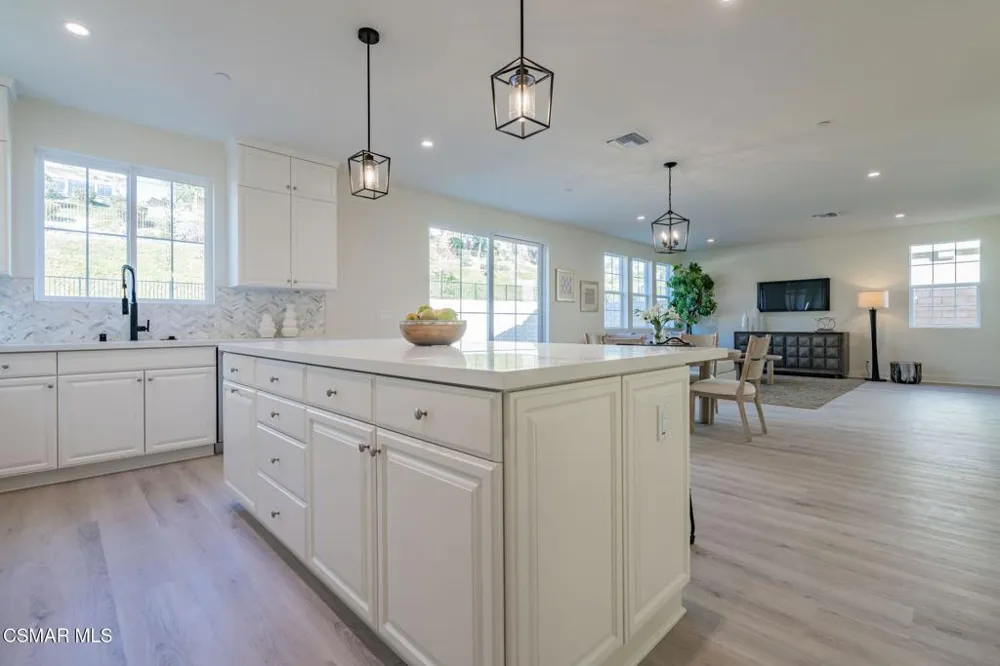 4679 Summit Avenue Simi Valley, CA 93063