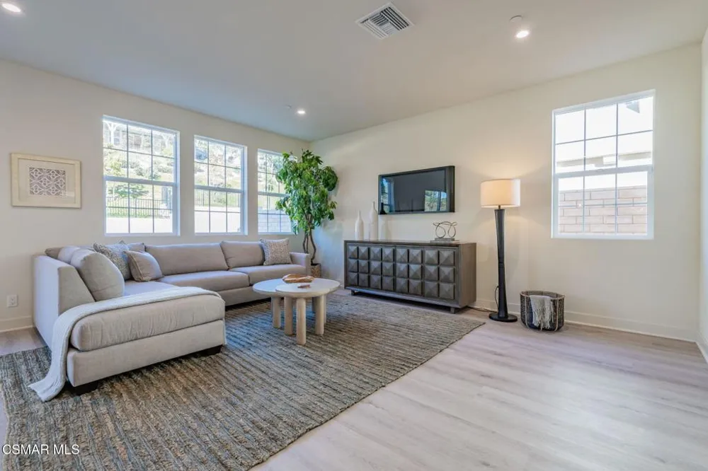 4679 Summit Avenue Simi Valley, CA 93063