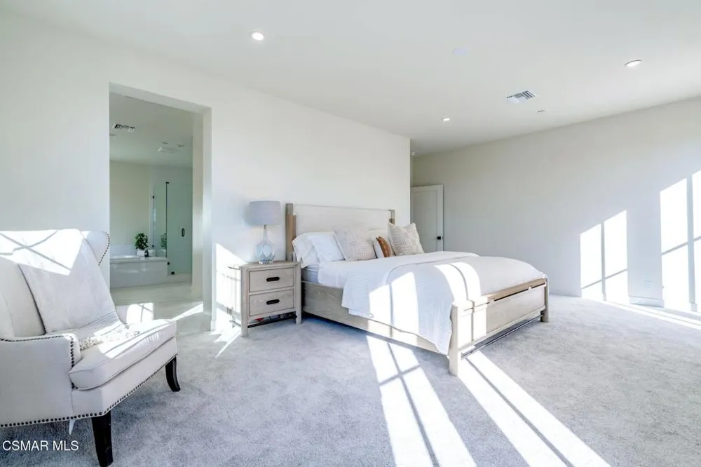 4679 Summit Avenue Simi Valley, CA 93063