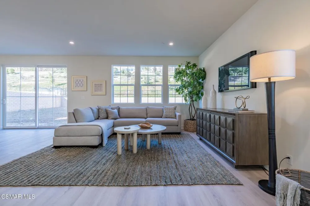 4679 Summit Avenue Simi Valley, CA 93063