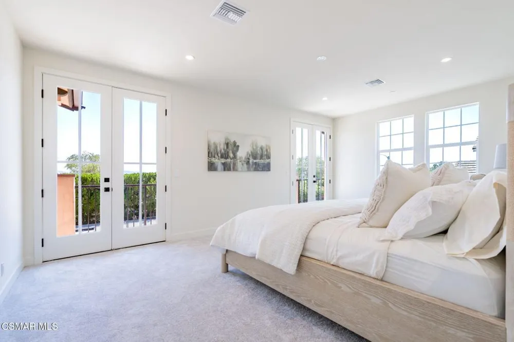 4679 Summit Avenue Simi Valley, CA 93063