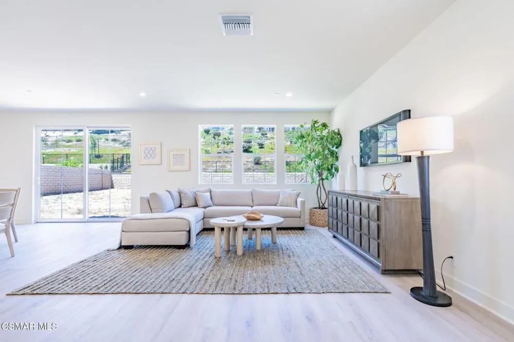 4679 Summit Avenue Simi Valley, CA 93063