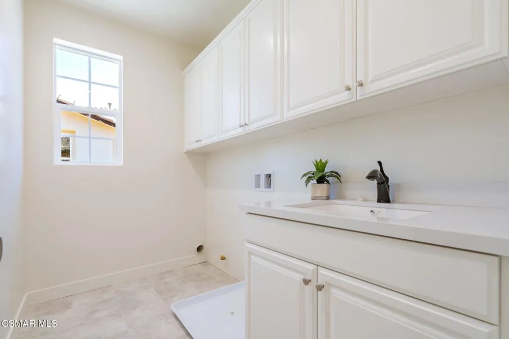 4679 Summit Avenue Simi Valley, CA 93063
