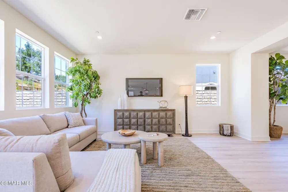 4679 Summit Avenue Simi Valley, CA 93063