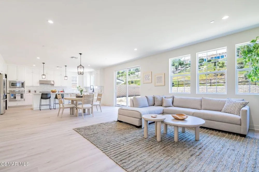 4679 Summit Avenue Simi Valley, CA 93063