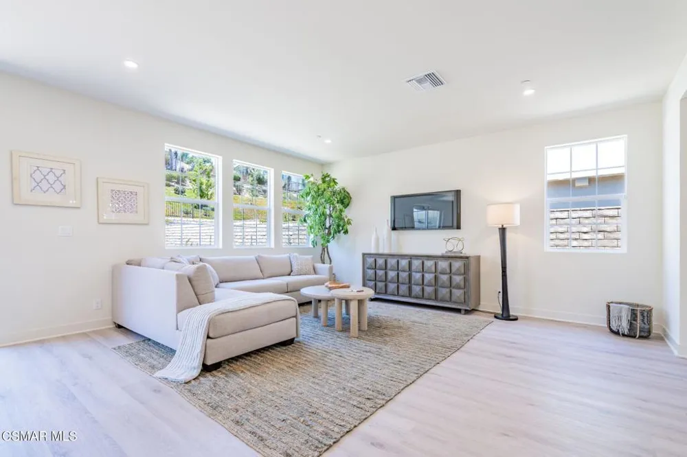 4679 Summit Avenue Simi Valley, CA 93063