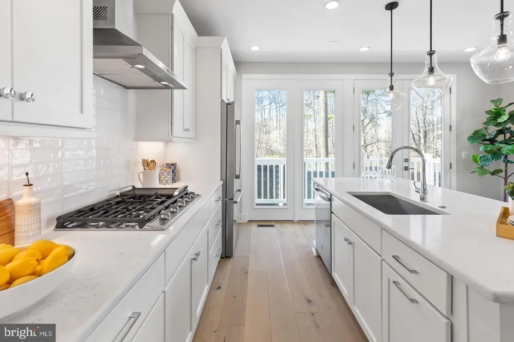 10302 GROSVENOR PLACE Rockville, MD 20852