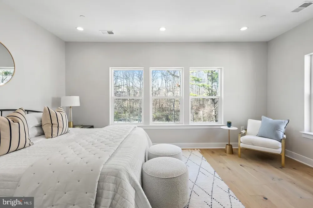 10302 GROSVENOR PLACE Rockville, MD 20852