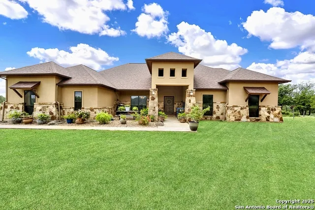 1494 County Road 433 Stockdale, TX 78160