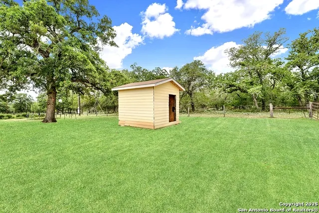 1494 County Road 433 Stockdale, TX 78160