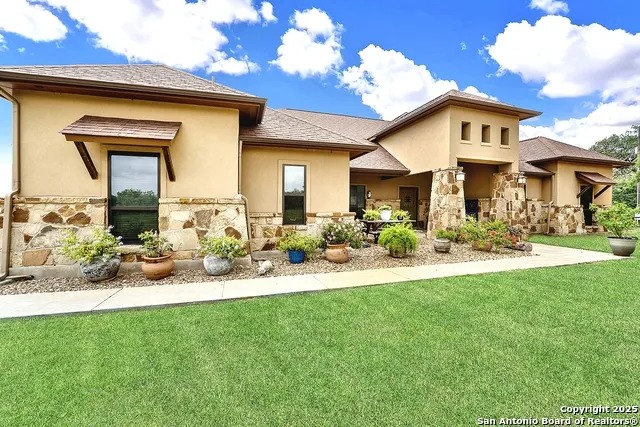 1494 County Road 433 Stockdale, TX 78160