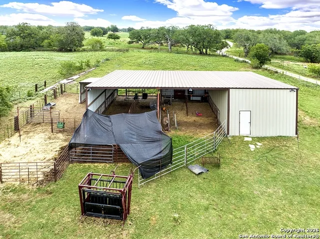 1494 County Road 433 Stockdale, TX 78160