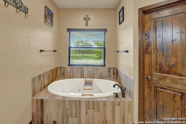 1494 County Road 433 Stockdale, TX 78160