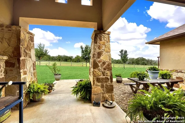 1494 County Road 433 Stockdale, TX 78160