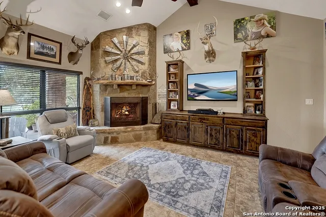 1494 County Road 433 Stockdale, TX 78160