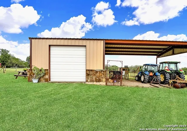 1494 County Road 433 Stockdale, TX 78160