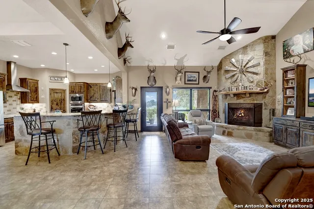 1494 County Road 433 Stockdale, TX 78160