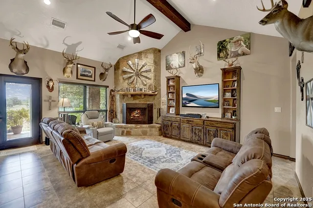 1494 County Road 433 Stockdale, TX 78160