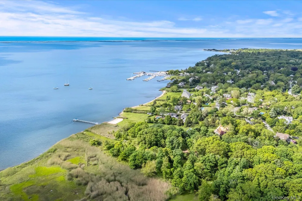 198 South Country Road Bellport Village, NY 11713