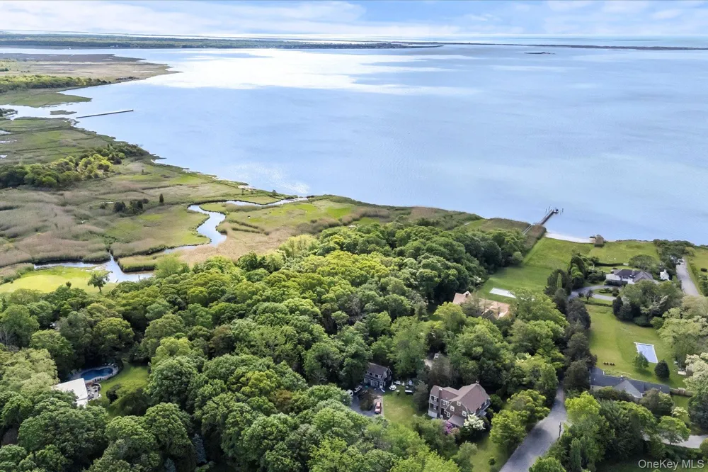 198 South Country Road Bellport Village, NY 11713