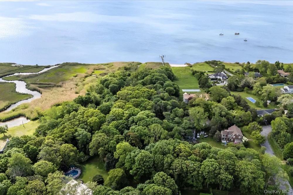 198 South Country Road Bellport Village, NY 11713
