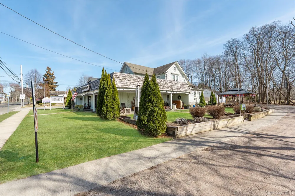 13100 Main Rd Mattituck, NY 11952