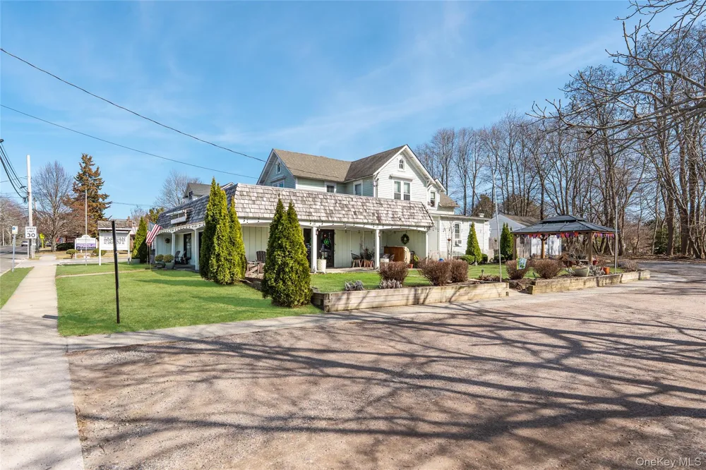 13100 Main Rd Mattituck, NY 11952