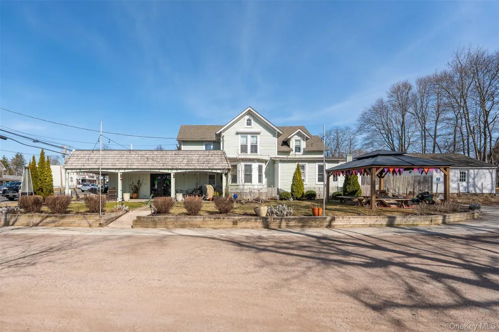 13100 Main Rd Mattituck, NY 11952