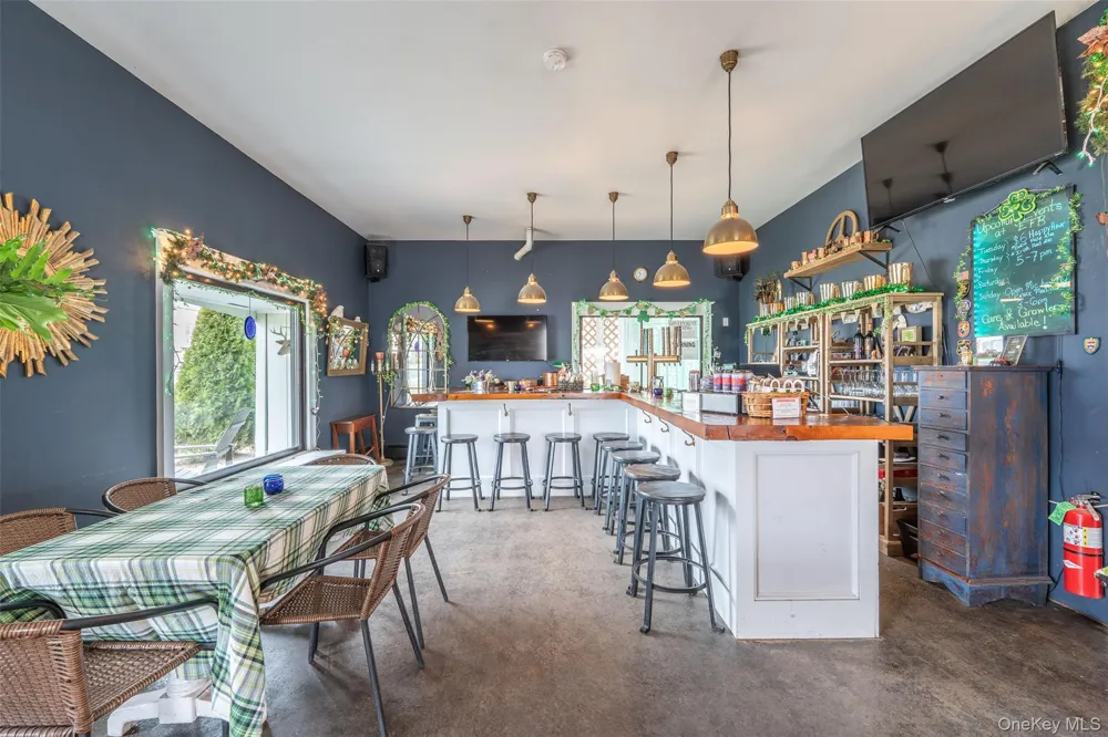 13100 Main Rd Mattituck, NY 11952