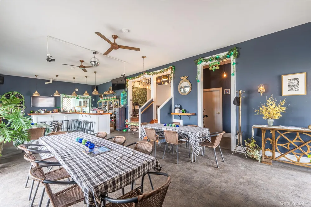 13100 Main Rd Mattituck, NY 11952