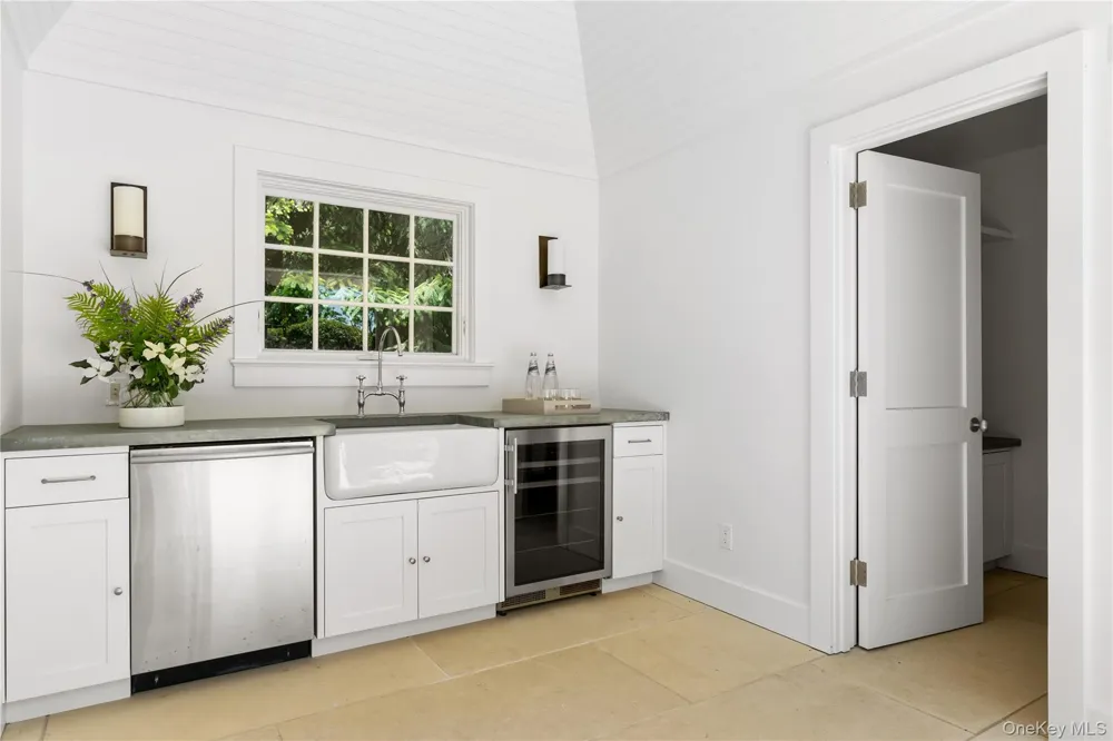 182 Church Lane Bridgehampton, NY 11932