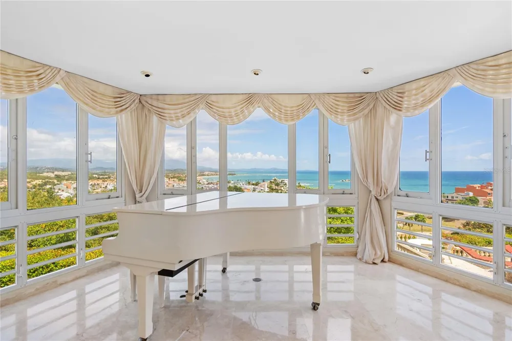 10 RIDGETOP Humacao, PR 00791