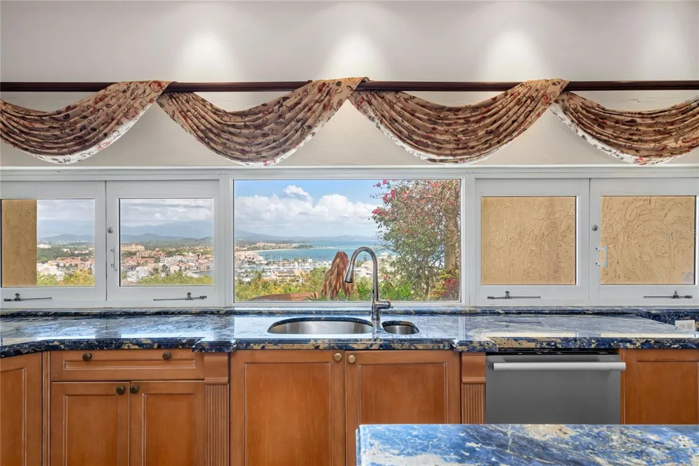 10 RIDGETOP Humacao, PR 00791