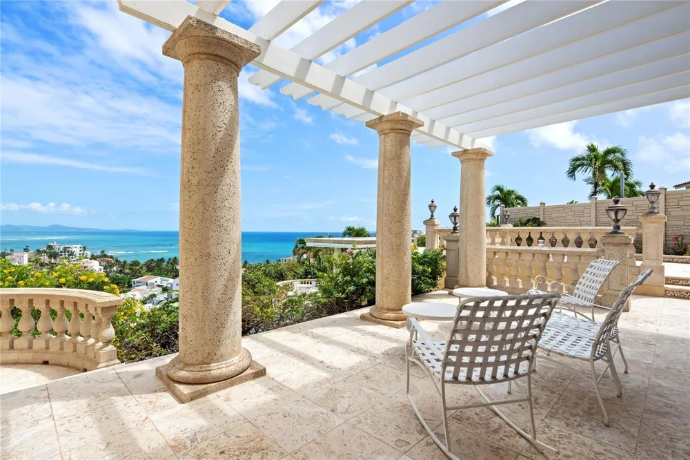 10 RIDGETOP Humacao, PR 00791