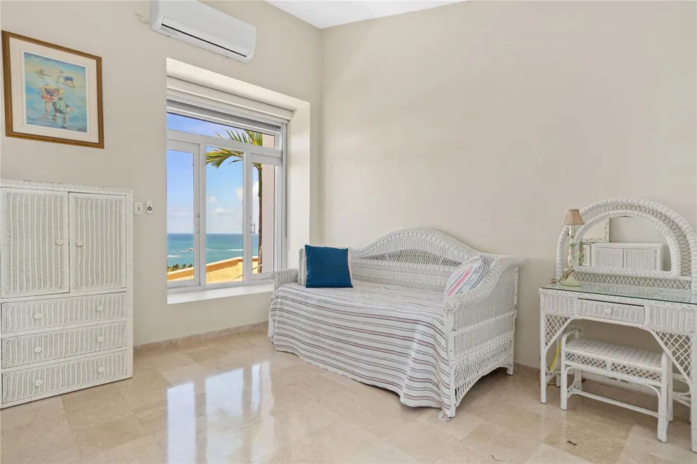 10 RIDGETOP Humacao, PR 00791