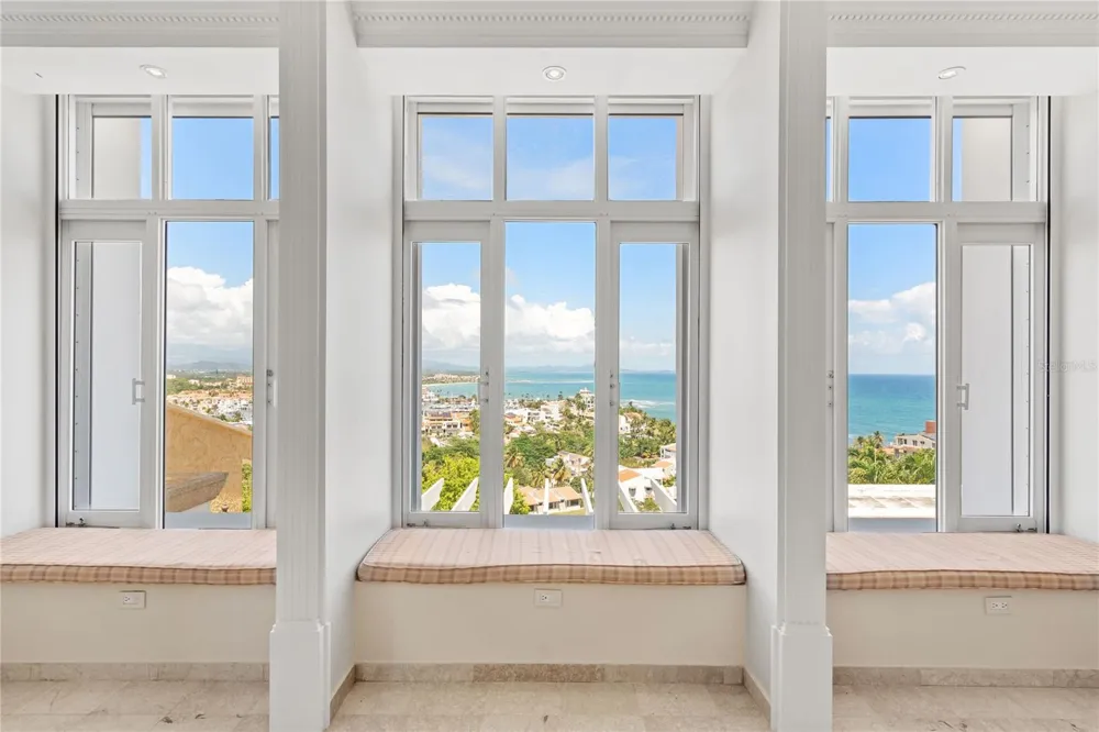 10 RIDGETOP Humacao, PR 00791