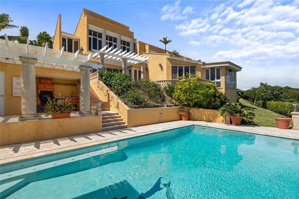 10 RIDGETOP Humacao, PR 00791