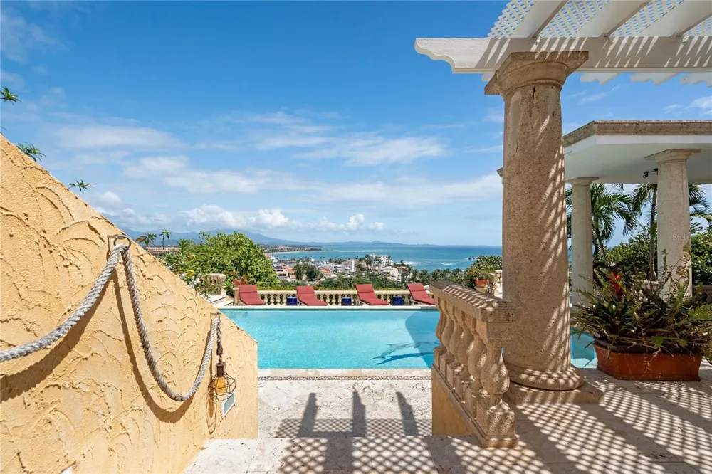 10 RIDGETOP Humacao, PR 00791