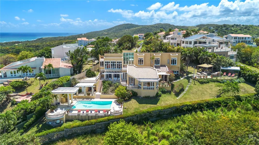 10 RIDGETOP Humacao, PR 00791