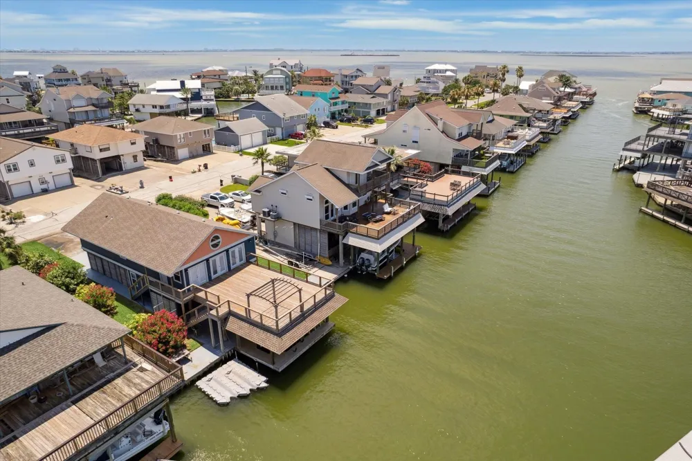 219 Bora Bora Drive Tiki Island, TX 77554