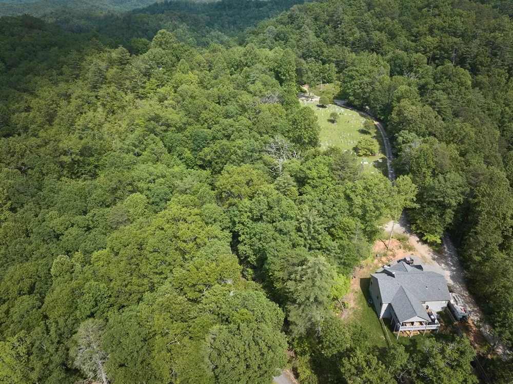 Oakleaf Rd Almond, NC 28702