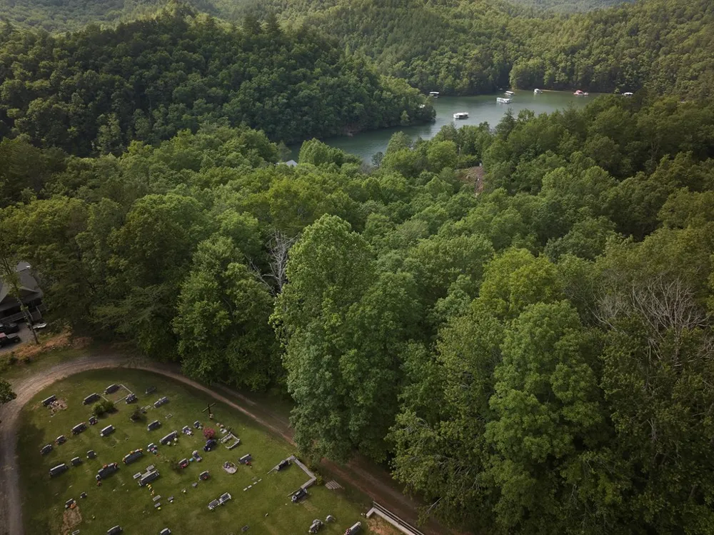 Oakleaf Rd Almond, NC 28702