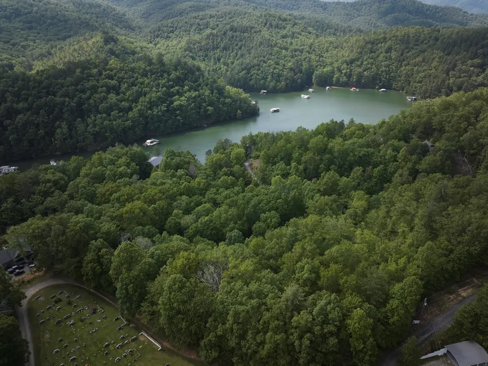 Oakleaf Rd Almond, NC 28702