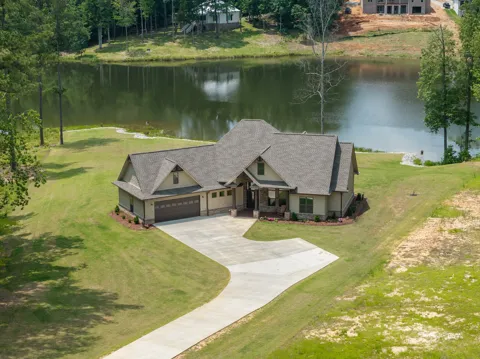 185 Stately Oak Dr