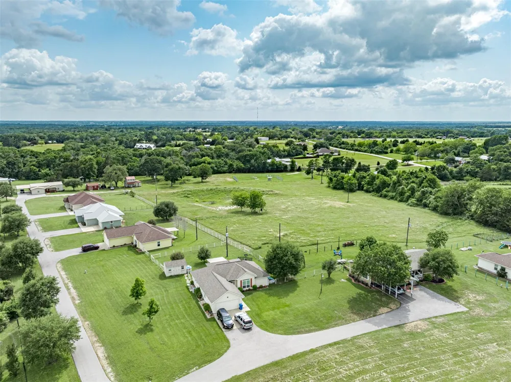 305 O'malley Road Brenham, TX 77833