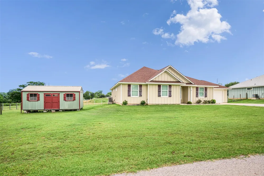 305 O'malley Road Brenham, TX 77833