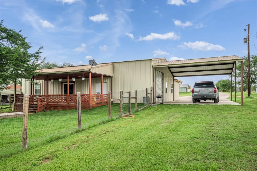 305 O'malley Road Brenham, TX 77833