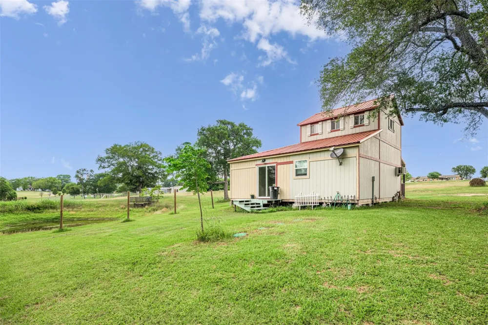305 O'malley Road Brenham, TX 77833