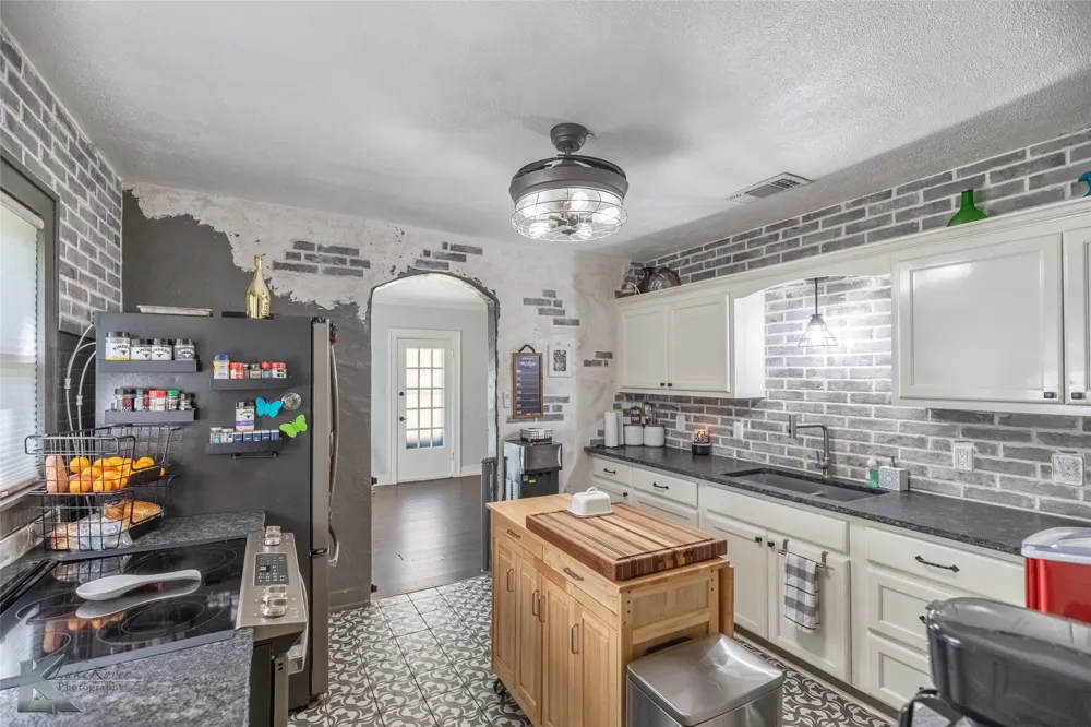 202 E Ross Street Rising Star, TX 76471